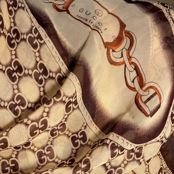 Long Vintage Gucci Silk Scarf - Picture 3 of 14
